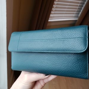 Buxton teal leather wallet